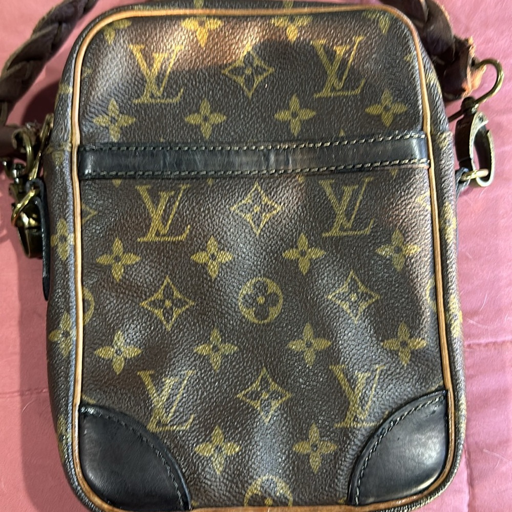 Authentic Louis Vuitton Monogram Danube crossbody bag - Picture 2 of 12